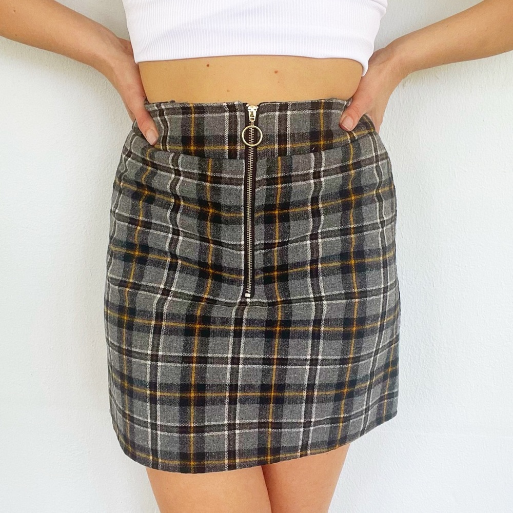 Forever 21 gray plaid 90s-inspired vegan wool mini skirt size small/xs.